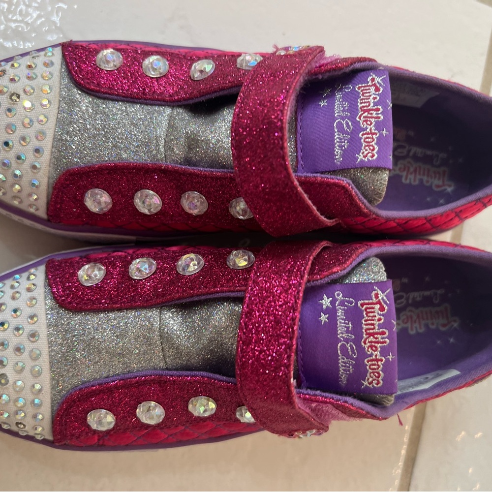 Brand new Sketcher girl sneaker, twinkle toe design, lights on off when you walk